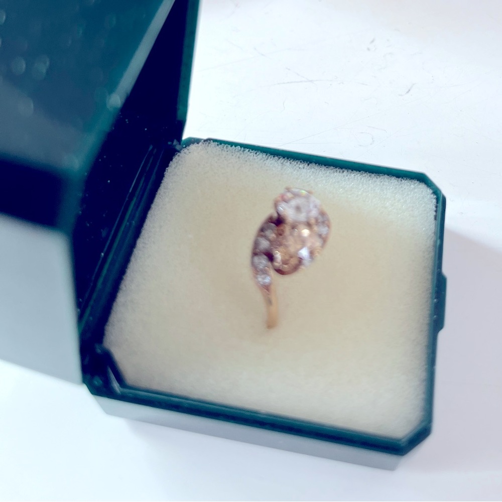 Vintage  18k gold with. 2 - 1kt diamond each